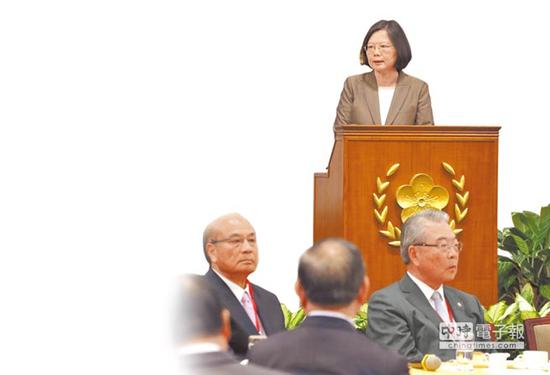 蔡英文談話與講稿不同調(diào)，臺(tái)灣企業(yè)主批當(dāng)局無(wú)擔(dān)當(dāng)。（圖片來(lái)源：臺(tái)灣《中國(guó)時(shí)報(bào)》）